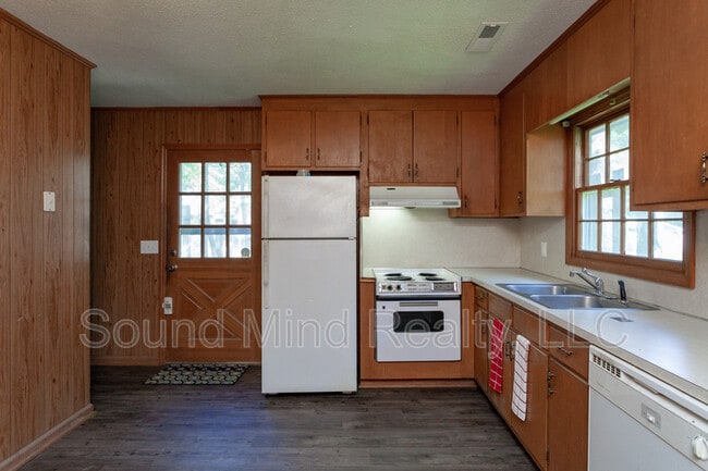 Building Photo - 203 S Alston St