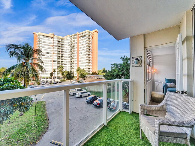 Building Photo - 1351 NE Miami Gardens Dr