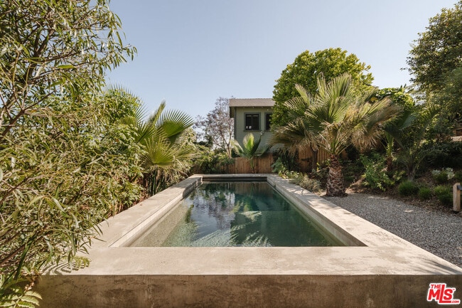 Building Photo - 1097 W Kensington Rd