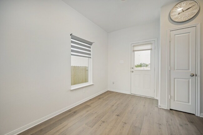 Building Photo - Modern 3BR Home with Open Floor Plan in Ponder, TX