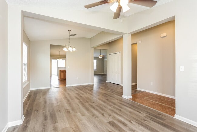 Building Photo - 2655 Oak Haven Dr