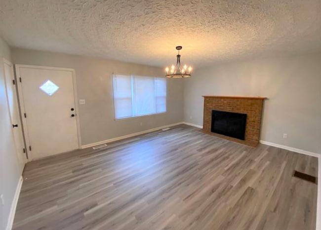 Building Photo - Lovely 3 bedroom ranch style home