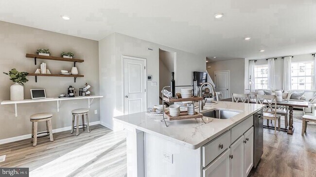 Building Photo - 284 Macoun Way