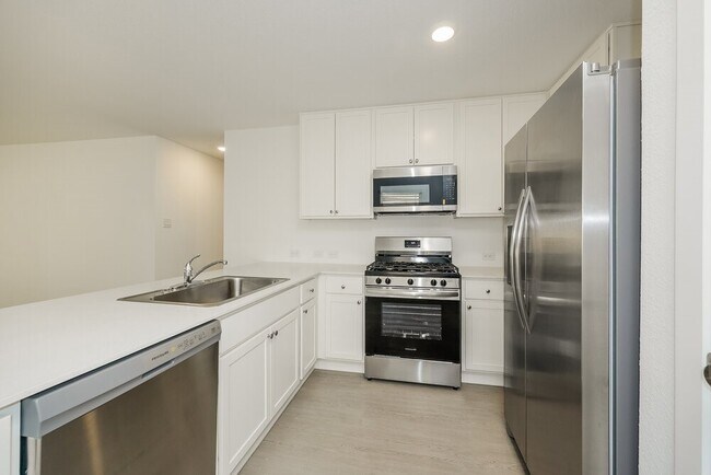 Building Photo - 13495 Bay Springs Dr