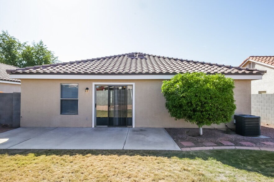 Building Photo - 10442 E Arcadia Ave