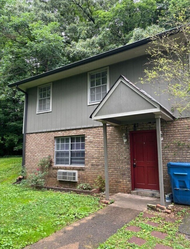 Building Photo - 117 Santeelah St