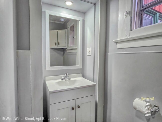 Building Photo - 19 E Water St