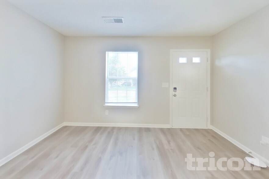 Building Photo - 324 Valley Heights Ln