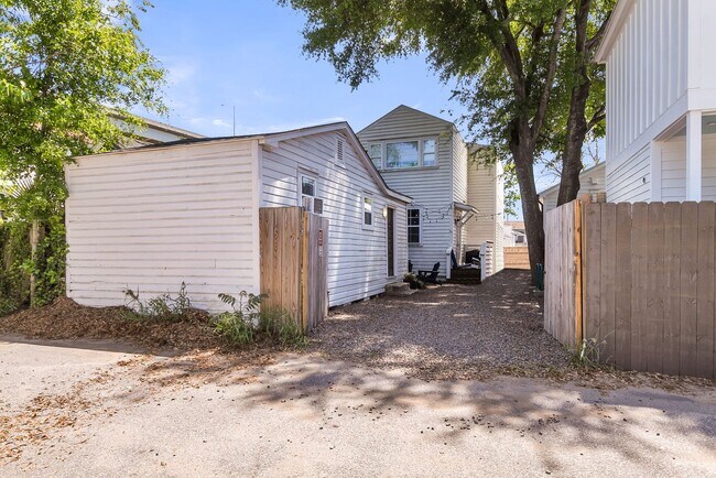 Building Photo - 40 Poinsett St