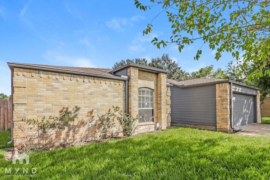 Building Photo - 15831 Pryor Dr