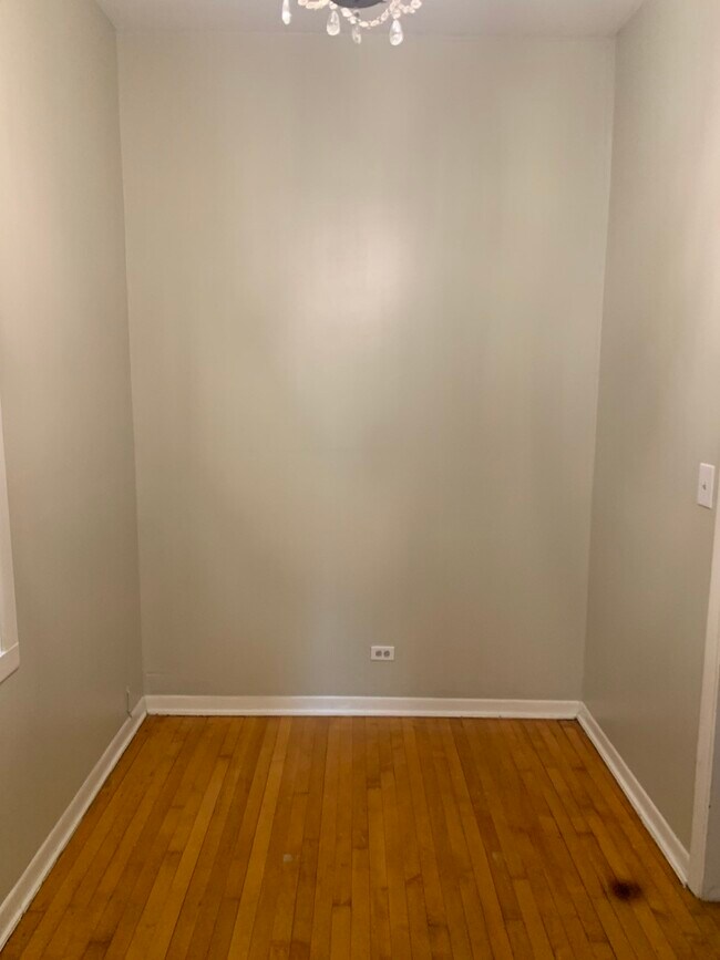 Building Photo - 858 N Ashland Ave