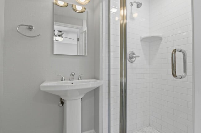 Building Photo - Recently renovated 3-bedroom 3 bath Laguna...