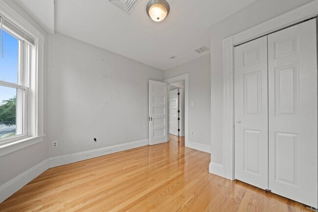 Building Photo - 169 Franklin St