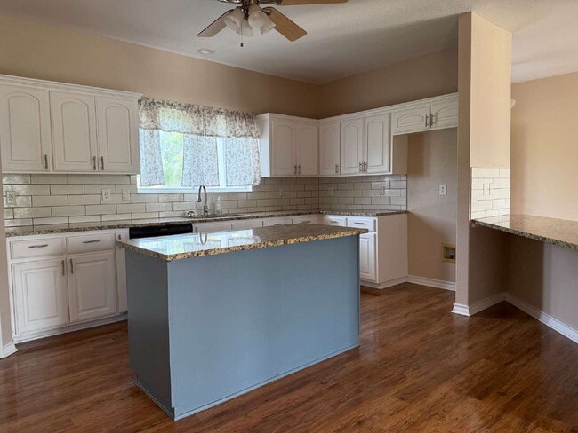 Building Photo - 455 Country Trail