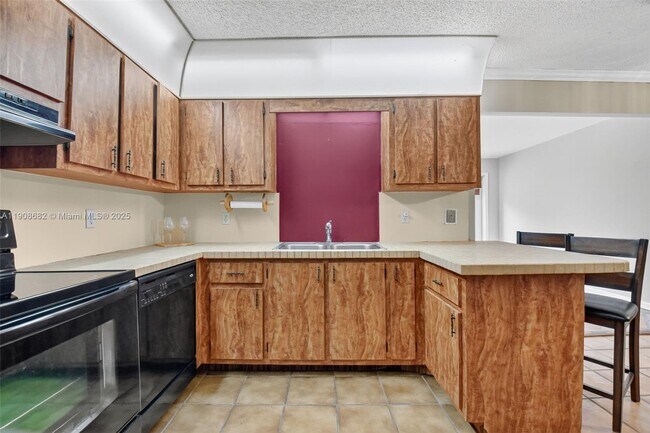 Building Photo - 6858 S Congress Ave