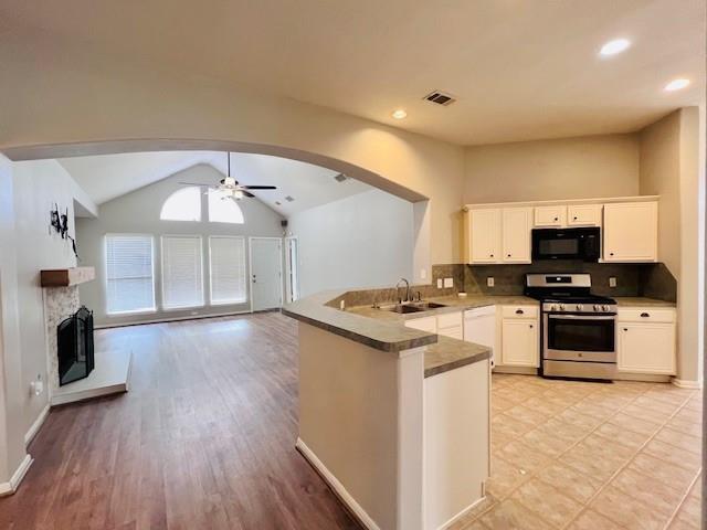 Building Photo - 1809 Village Ct Ln
