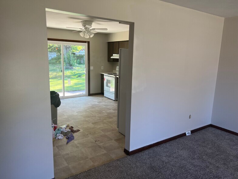 Building Photo - 1203 W Centre St