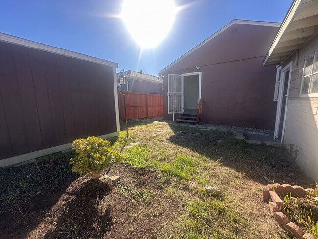 Building Photo - Newly Remodeled 3BD House with Porch, Shed...