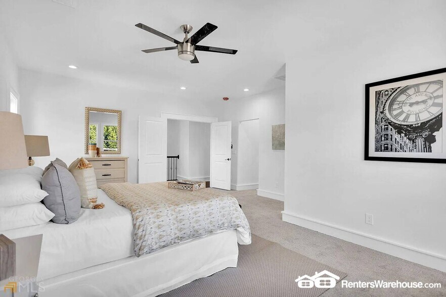 Building Photo - 3196 Mae Ave NE