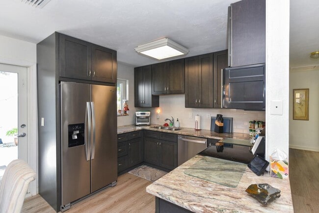 Building Photo - 727 Bunker Rd