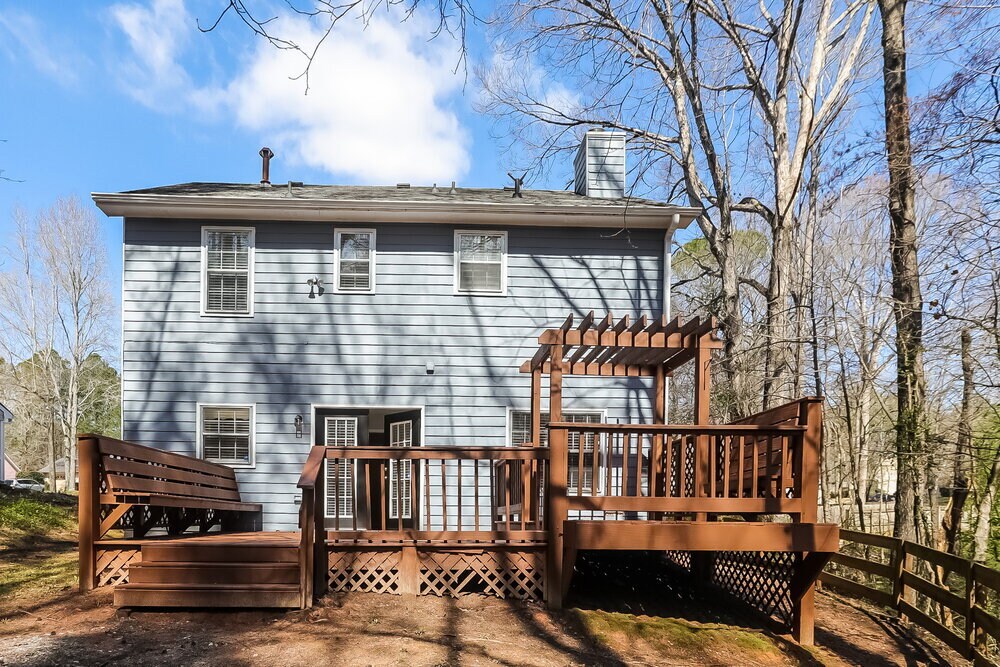 Building Photo - 2461 Shoals Dr NE