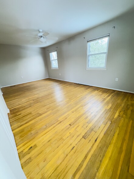 Building Photo - 102 Hopkins Ct