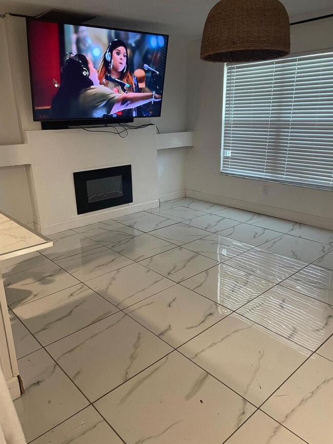 Building Photo - 581 NW Cornell Ave