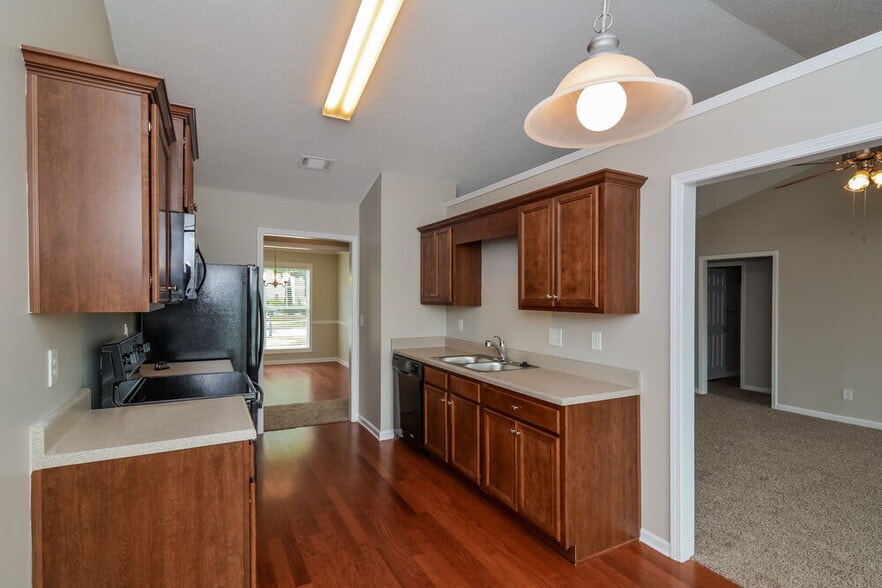 Building Photo - 3896 Pine Village Pl
