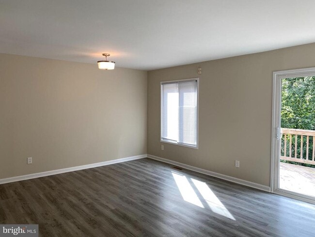 Building Photo - 2804 Cambridge Dr