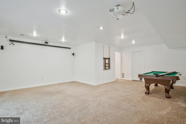 Building Photo - 205 Castleton Pl