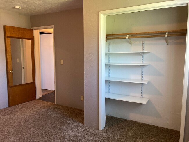 Building Photo - Kennewick Location w/a Country Flare!