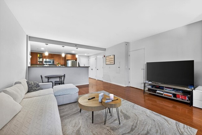 Building Photo - 700 Grove St