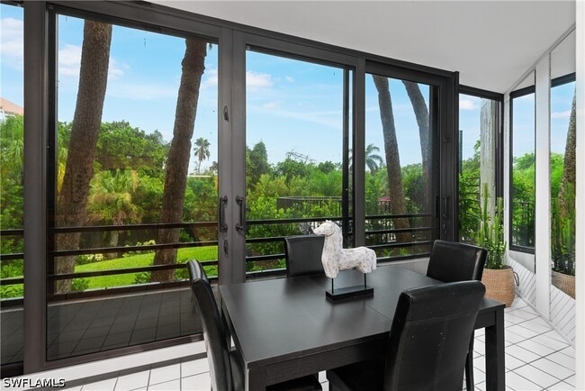 Building Photo - 5555 Heron Point Dr