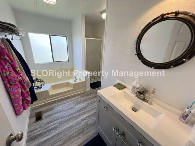Building Photo - AVAILABLE SEPTEMBER - MOVE IN SPECIAL RATE- 55+ Community - 2 Bed / 2 Bath