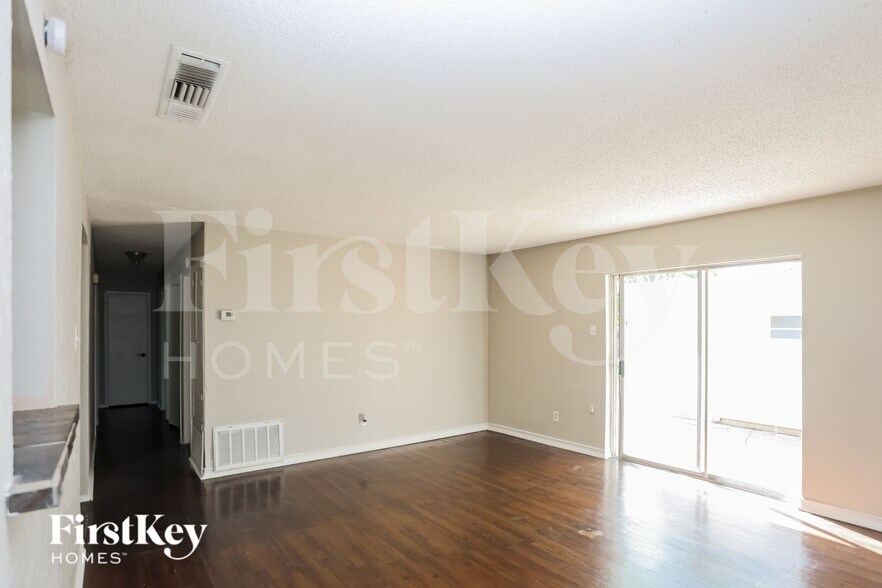 Building Photo - 908 Wandering Way Dr