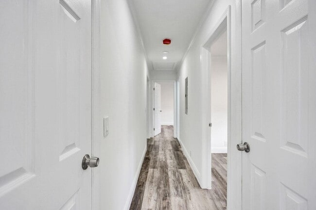 Building Photo - 229 SW 1st Ave