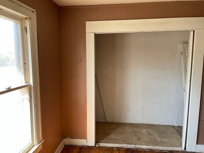 Building Photo - 220 N Main St