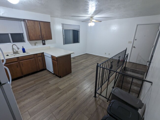 Building Photo - Single family home in Sandy, 4 bed 2 bath,...