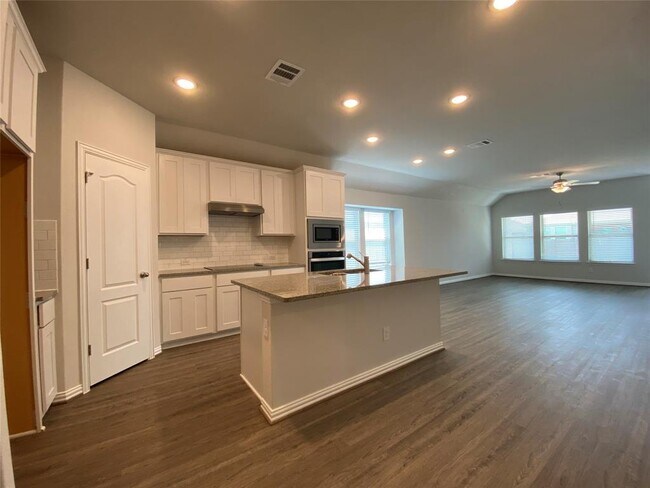 Building Photo - 655 Windbrook Dr