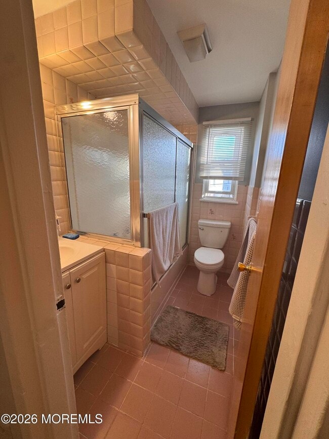 Building Photo - 30 Howland Ave