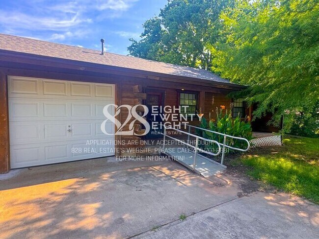 Building Photo - *AVAILABLE NOW!* 2 BED/1 BATH COZY LOG CABIN DUPLEX IN NOBLE, OK!