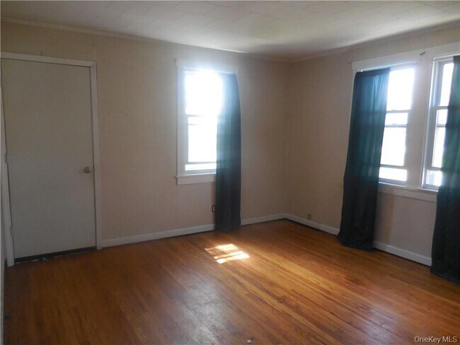 Building Photo - 10 Edmunds Ln