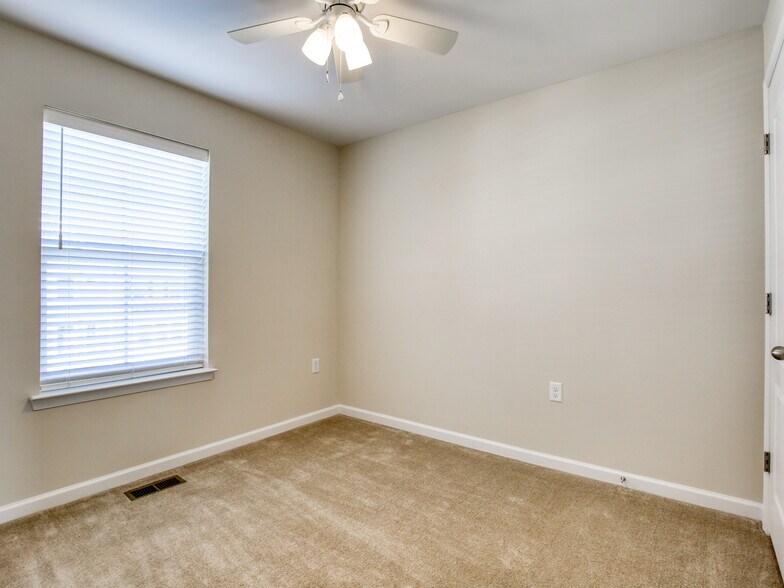 Building Photo - 107 Alderman Way