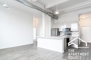 Building Photo - 930 W Dakin St