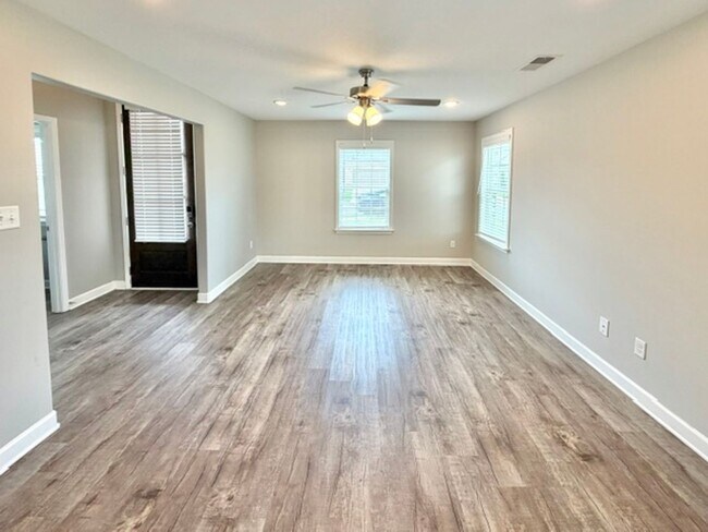 Building Photo - 8880 Kimberly Dawn Dr
