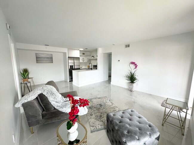 Building Photo - 10033 Winding Lake Rd