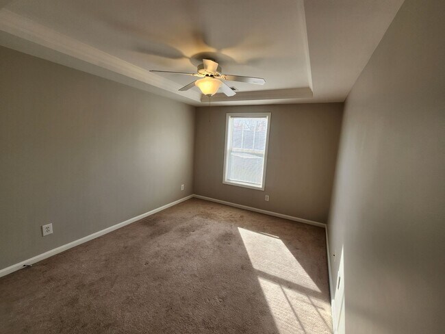 Building Photo - 3802 Falcon Crest Dr