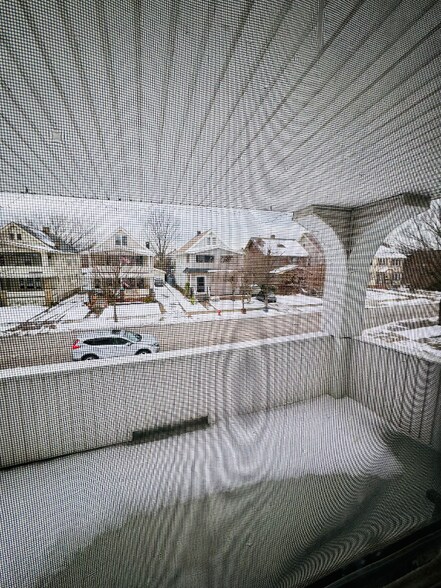 Building Photo - 2027 Chesterland Ave