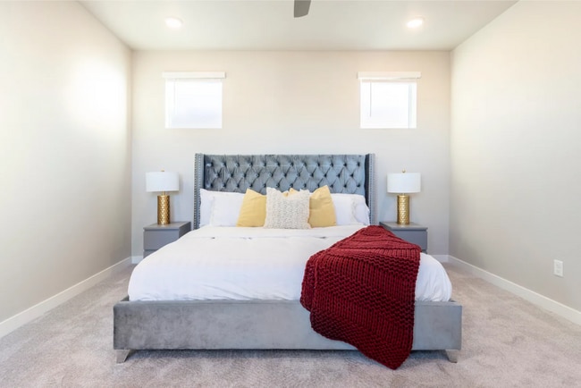 Master king bed - 6245 Hanover St