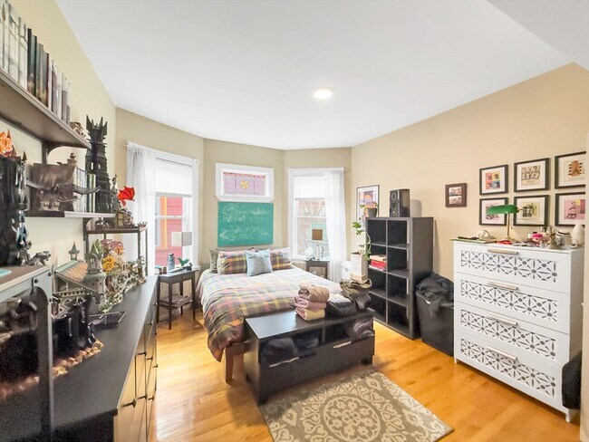 Building Photo - 153 Amory St